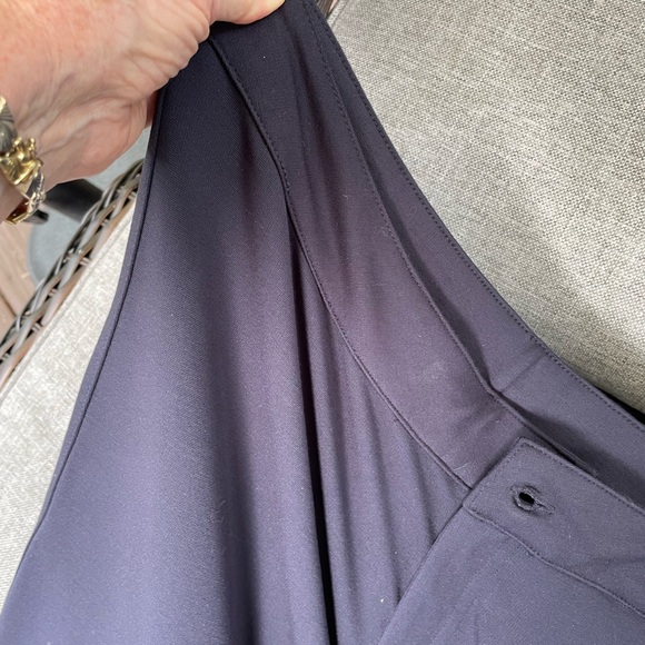 women’s basic additions very good condition with a good amount of stretch. - Picture 6 of 9